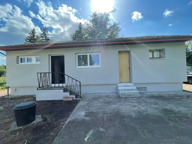 La même maison après la pose de l’enduit de finition
